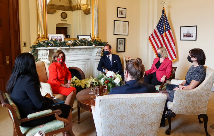 I samtale med speaker of the house Nancy Pelosi. Foto: Utanriksdepartementet